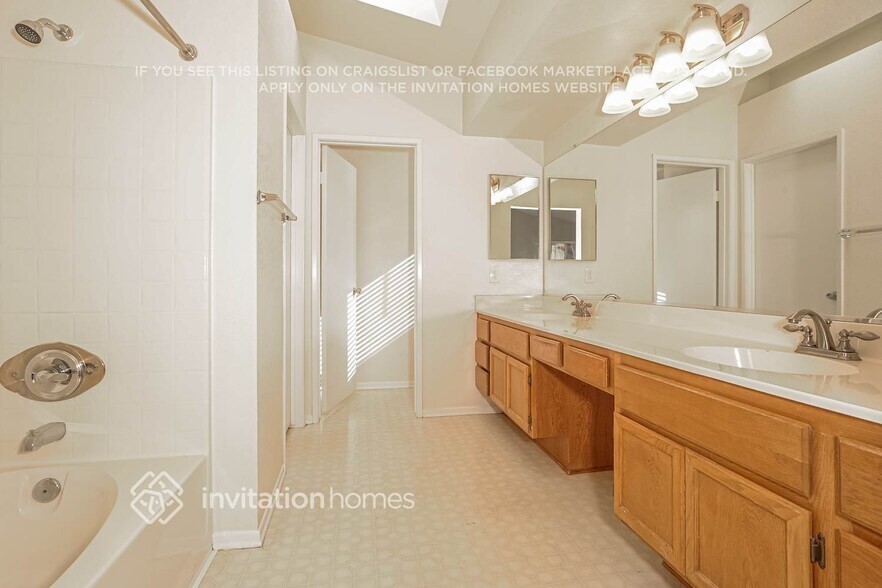 Building Photo - 3152 Hampton Rd