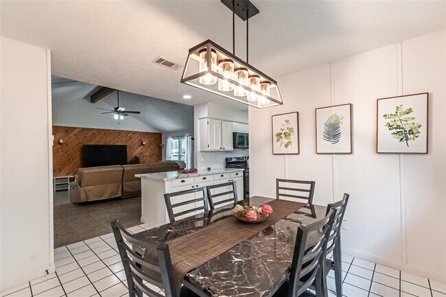 Building Photo - 21306 Castlemont Ln