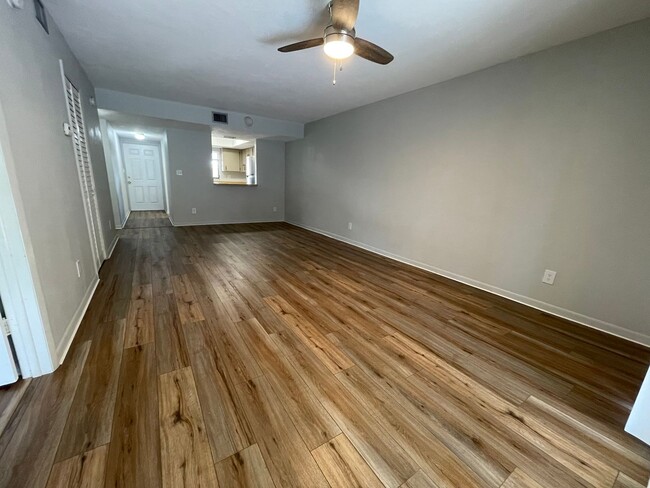 Building Photo - ANNUAL RENTAL - 2 BED / 2 BATH - IN PINE H...