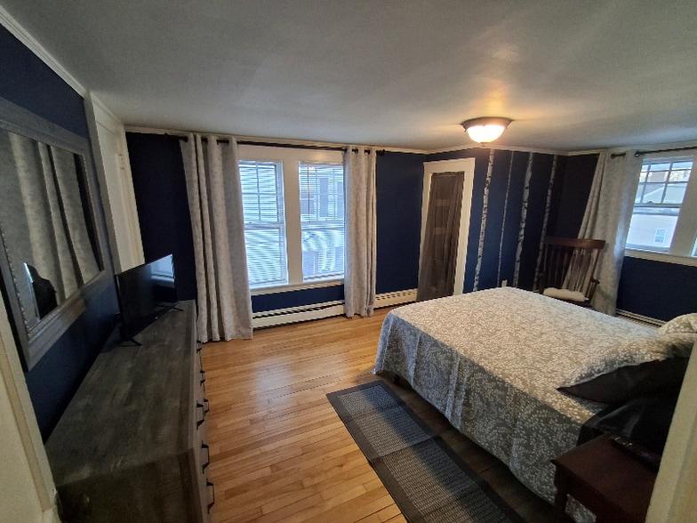 Building Photo - 164 Court St