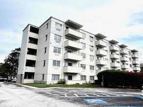 Building Photo - 406 W Azeele St