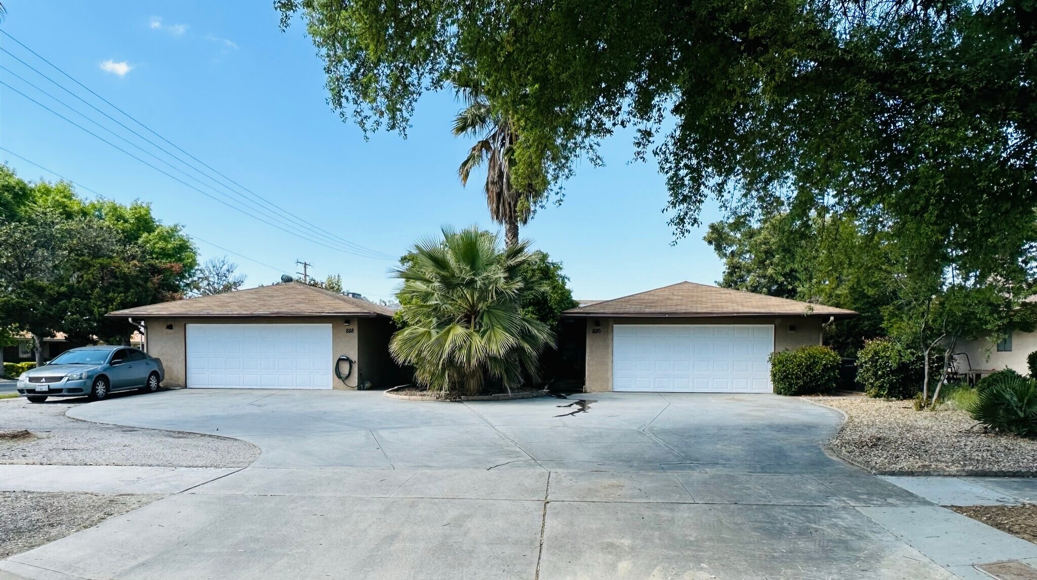 Large Driveway - 888 Ponderosa Dr