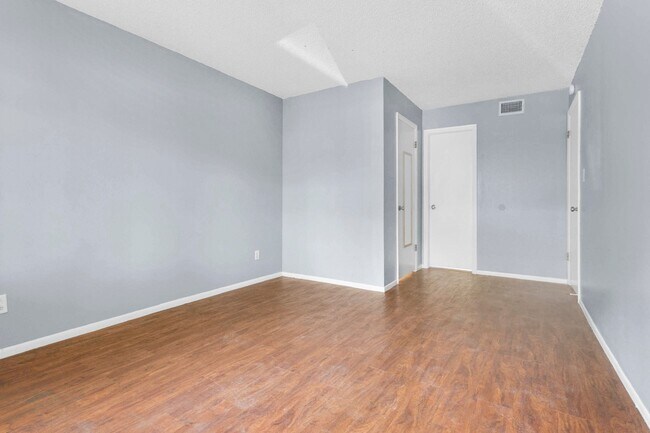 Building Photo - 163 Springwood Cir
