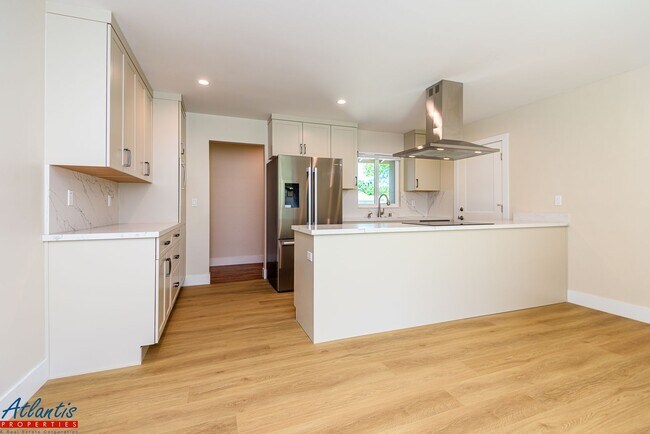 Building Photo - Gorgeous & Remodeled Home