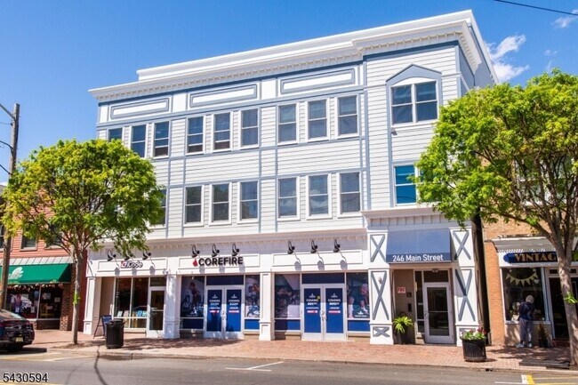 Building Photo - 246 Main St
