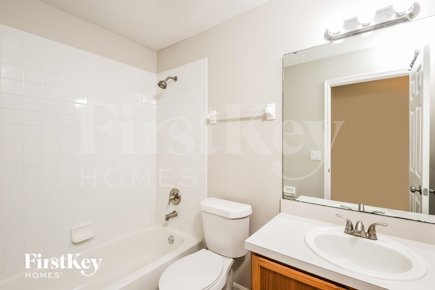 Building Photo - 4224 Kingbird Ct