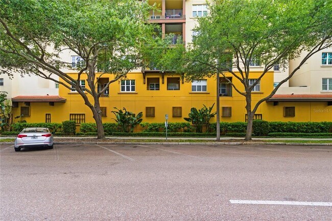 Building Photo - 200 4th Ave S