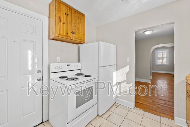 Building Photo - 2085 Heckle St