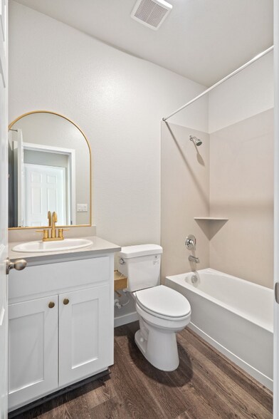 Building Photo - 1305 Swallowtail Dr