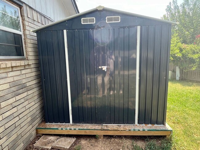 Building Photo - Charming 3 Bed 2 Bath!!