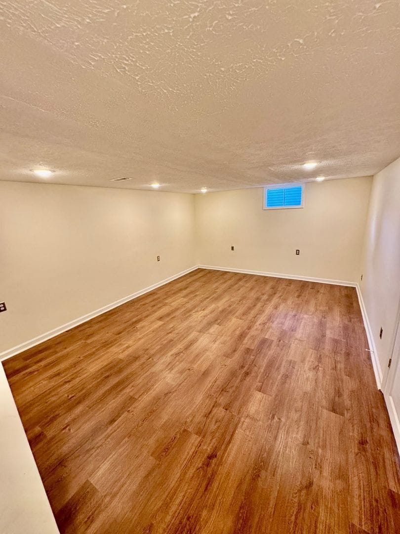 Building Photo - 604 N Mantle Ave