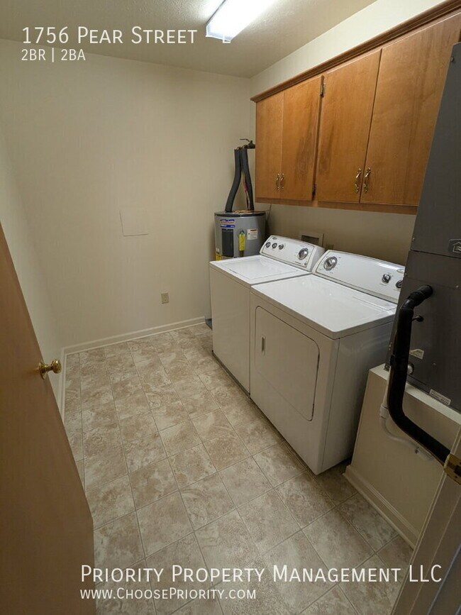 Building Photo - 1756 Pear St