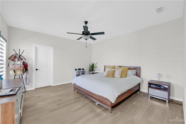 Building Photo - 20 Yarrow St