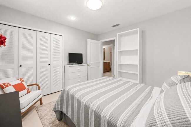 Building Photo - 15234 Lakes of Delray Blvd