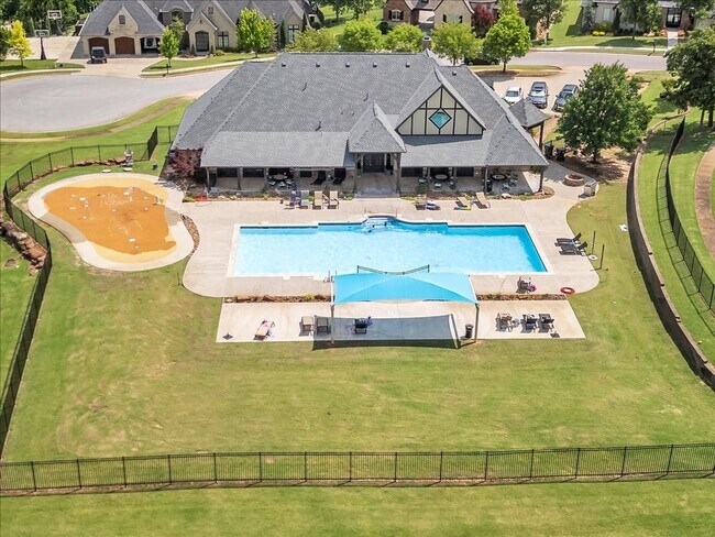Building Photo - Gorgeous Executive Home - Open Plan - Stor...