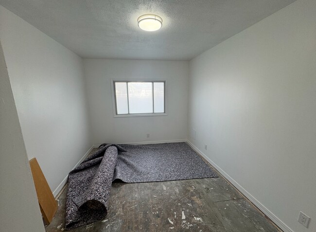 Building Photo - Cute Lehi rambler with tons of yard space ...