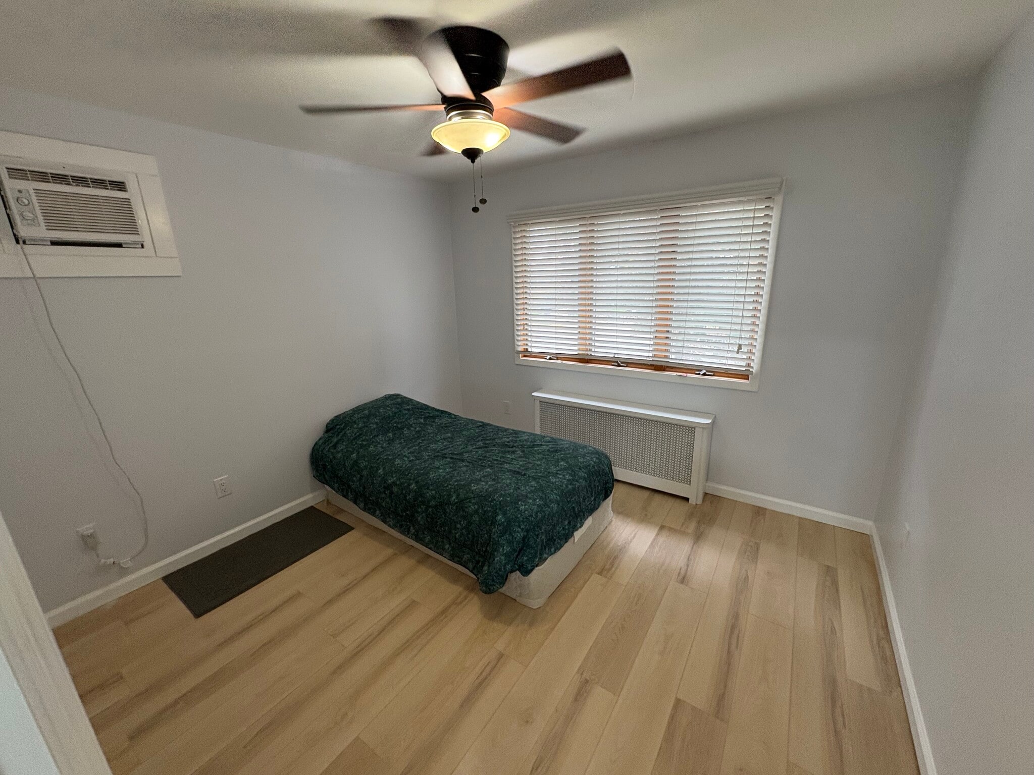 Spacious Bedroom - 29 Wood St