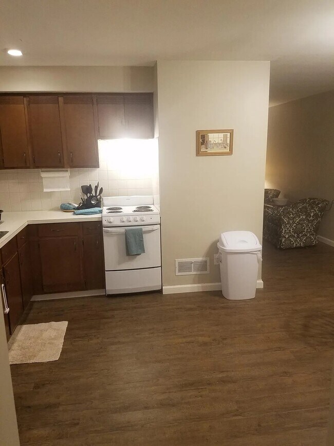 Building Photo - 45 Woodmere Ct