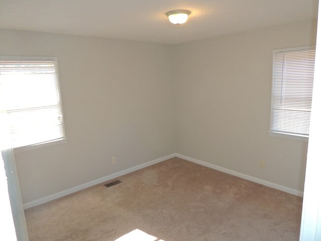 Building Photo - 4711 Beaufort Dr