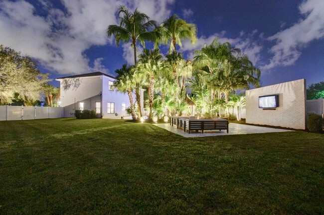 Building Photo - 6298 Sand Hills Cir