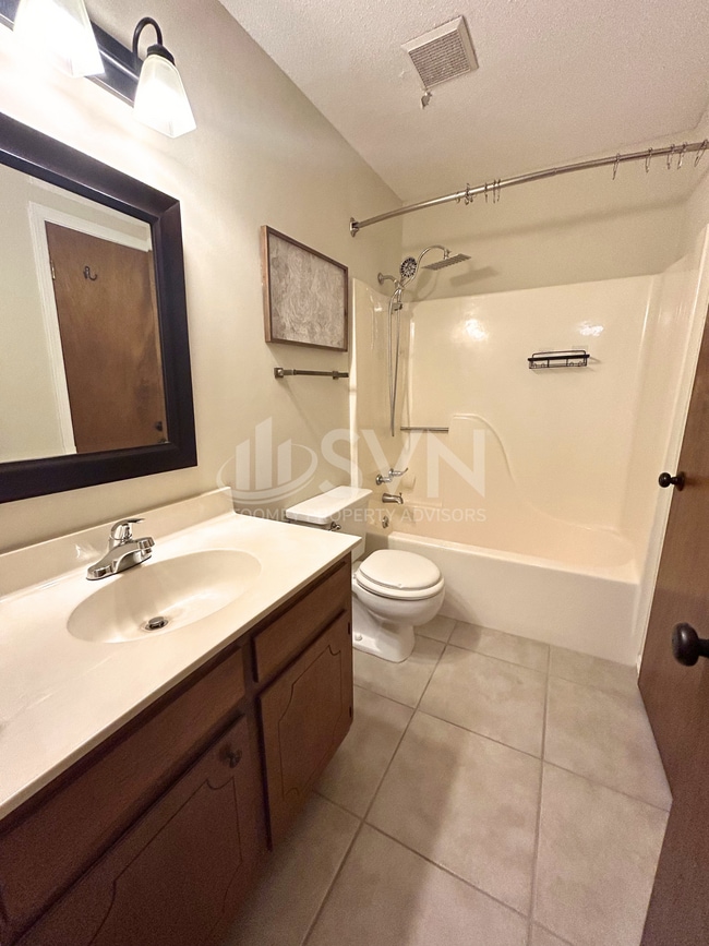 Building Photo - 200 Parma Dr