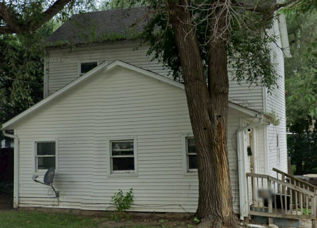 Primary Photo - 426 W Clark St