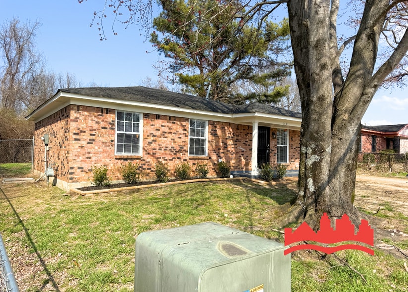 Building Photo - 2538 Lisa Ave