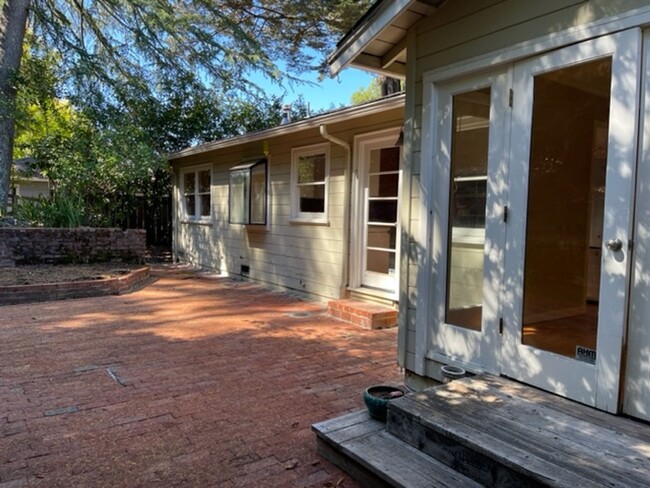 Building Photo - Charming single level home in Orinda-Avail...