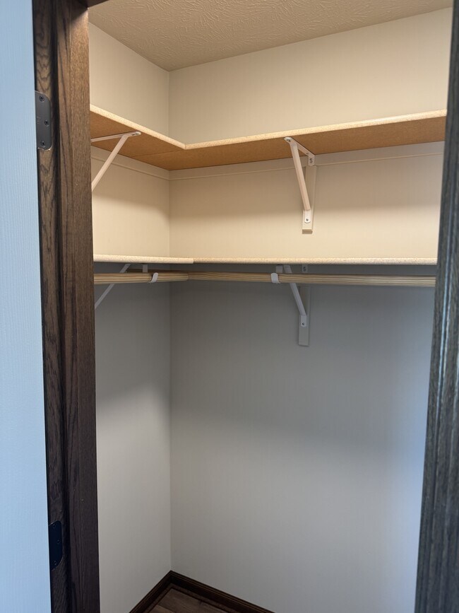 Building Photo - 141 W Olson Ave