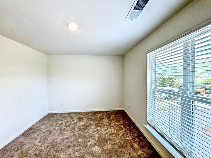 Building Photo - 208 Asbury Oak Ln