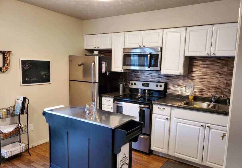 Building Photo - 1905 Thurston Ave