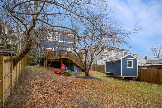 Building Photo - Stunning 4 BR/3.5 BA Single-Family Home in...