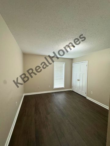 Building Photo - 4095 Haliburton St