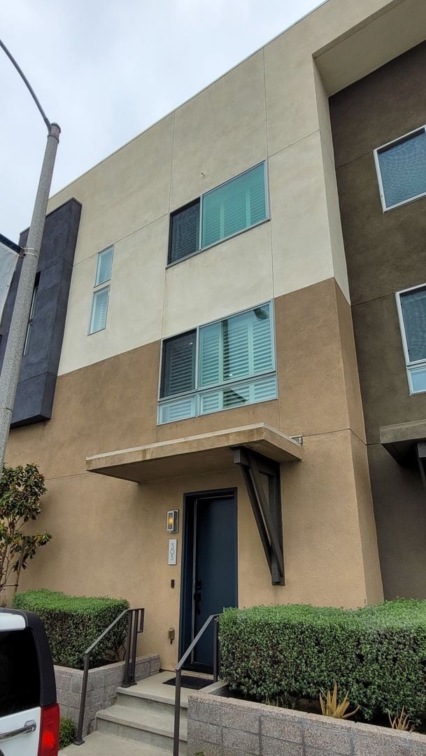Building Photo - Coming Soon! Modern Tri-Level Smart Townho...