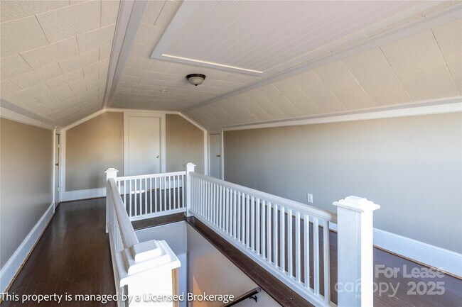 Building Photo - 1420 Amhurst St