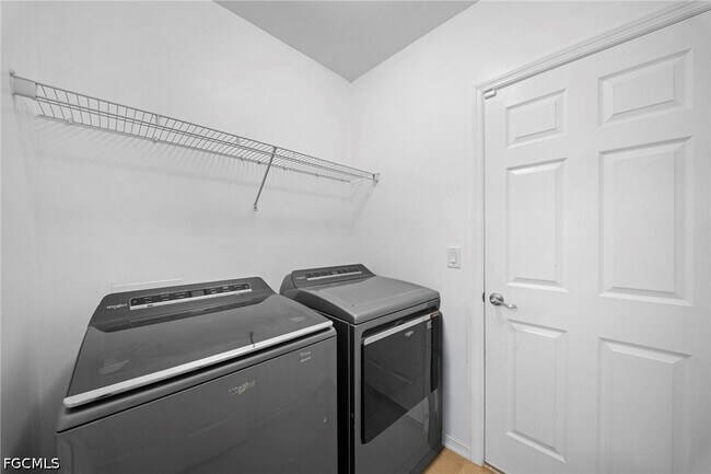 Building Photo - 10464 Canal Brook Ln