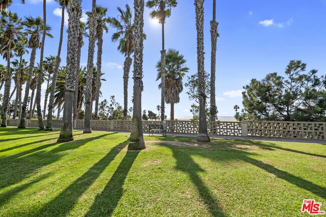 Building Photo - 2221 Ocean Ave