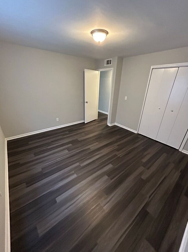 Building Photo - 2 Bedroom Apartment in Carrollton City Limits!