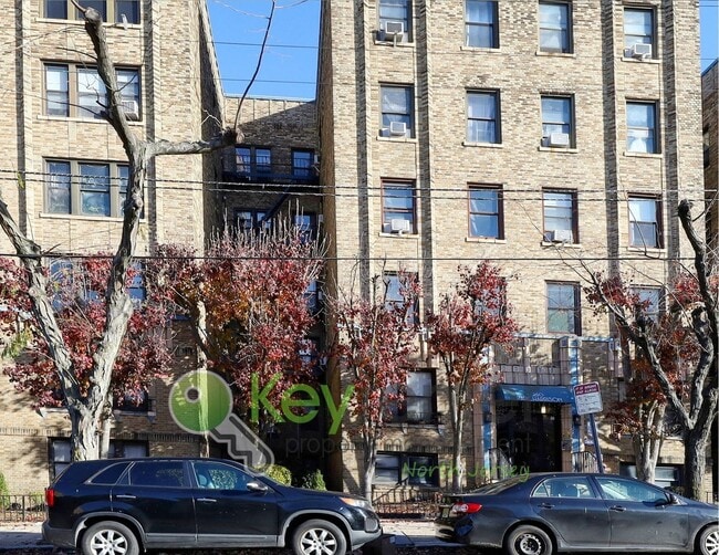 Building Photo - Freshly Updated 1-Bedroom Condo Across from Lincoln Park – Jersey City