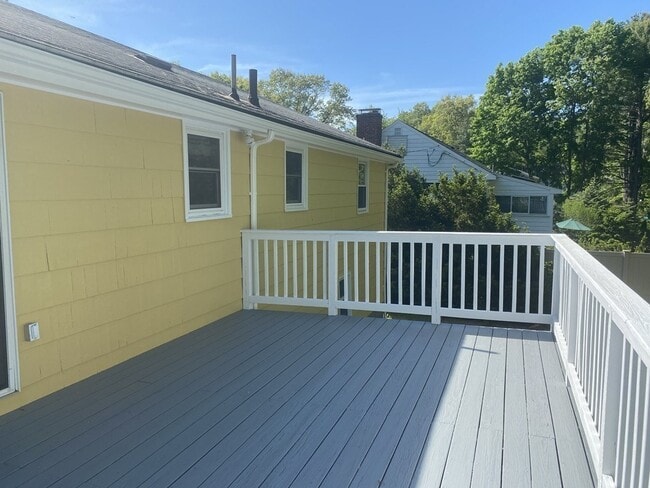 Building Photo - 138 Forest St