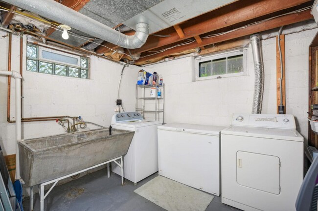 Building Photo - 4036 Reservoir Blvd