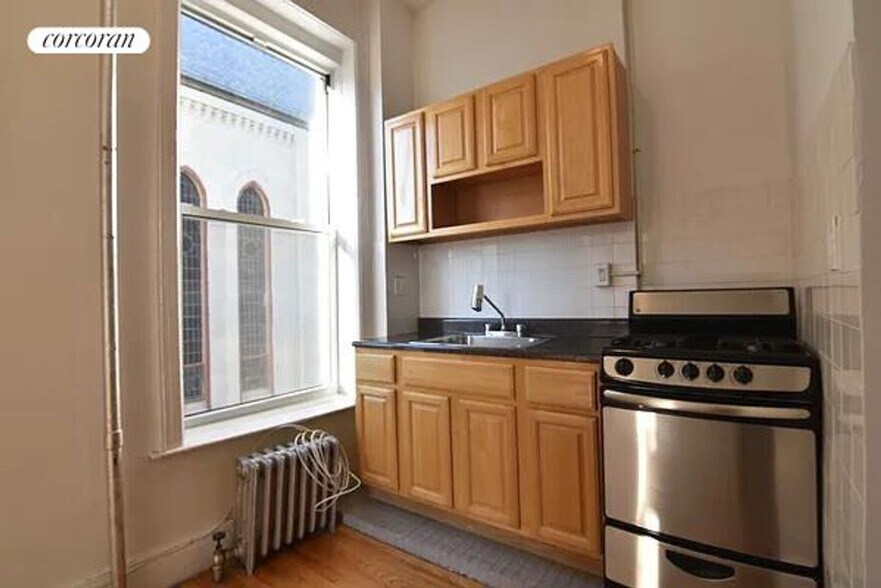 Building Photo - 368 Van Brunt St