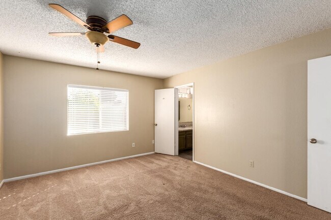 Building Photo - 2113 N Los Altos Dr