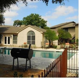 Building Photo - 1325 Tennis Dr
