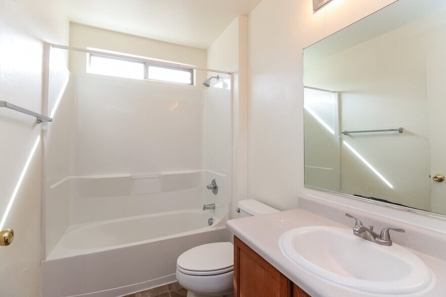 Building Photo - 3620 W Avenida Del Mar