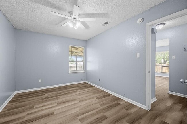 Building Photo - 202 Northcrest Cir