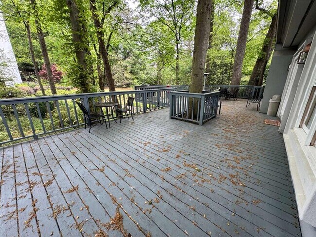 Building Photo - 3201 Lenox Rd NE