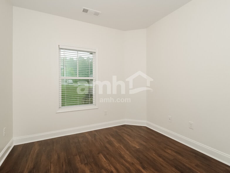 Building Photo - 121 Coulter Woods Dr