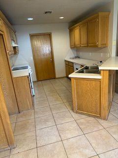 Building Photo - 716 Eastridge Dr