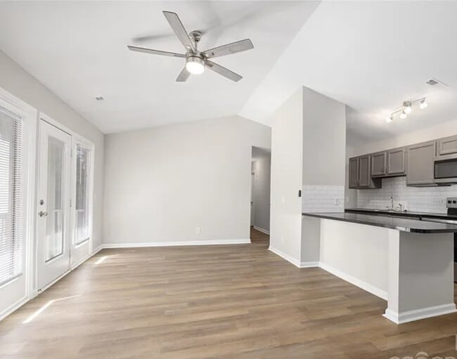 Building Photo - 6142 Meadow Rose Ln